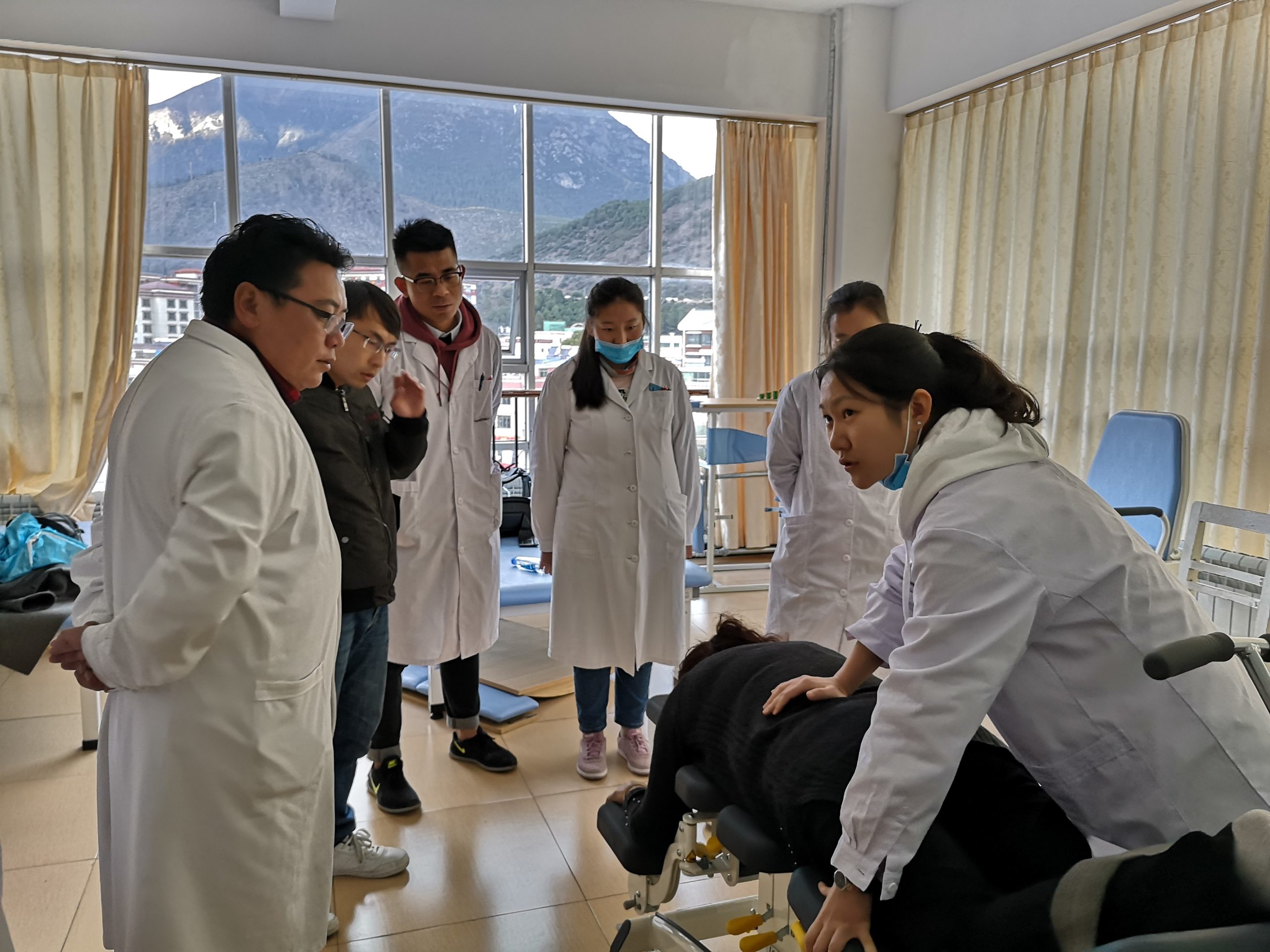 Kina: Effektiv fysioterapi med Manuthera – 10 till 20 patienter per dag utan trötthet